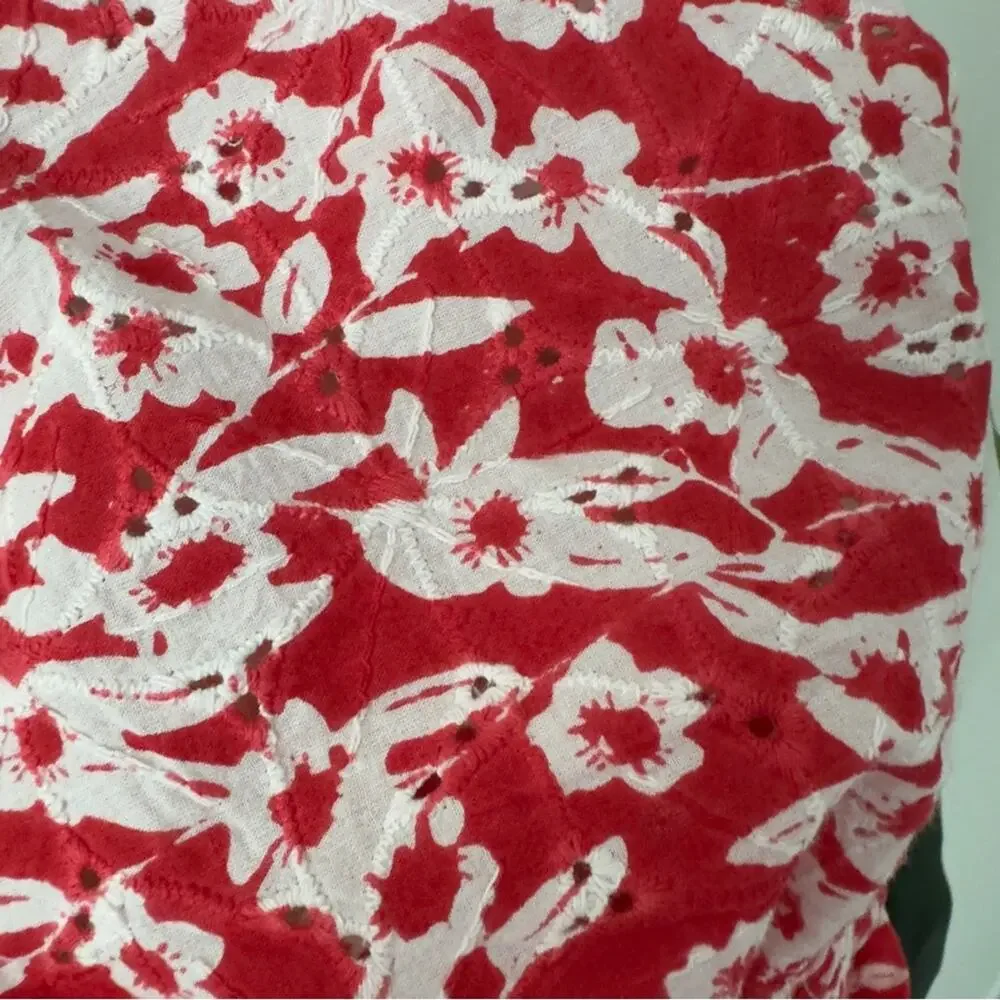 Anthropologie Red White Eyelet Puff Sleeve Smocked Cropped Top stretch floral L